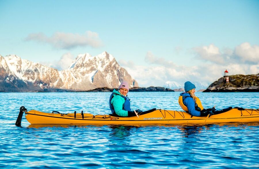 Svolvaer: 2-Hour Winter Kayaking Adventure - Local stories between the paddle strokes
