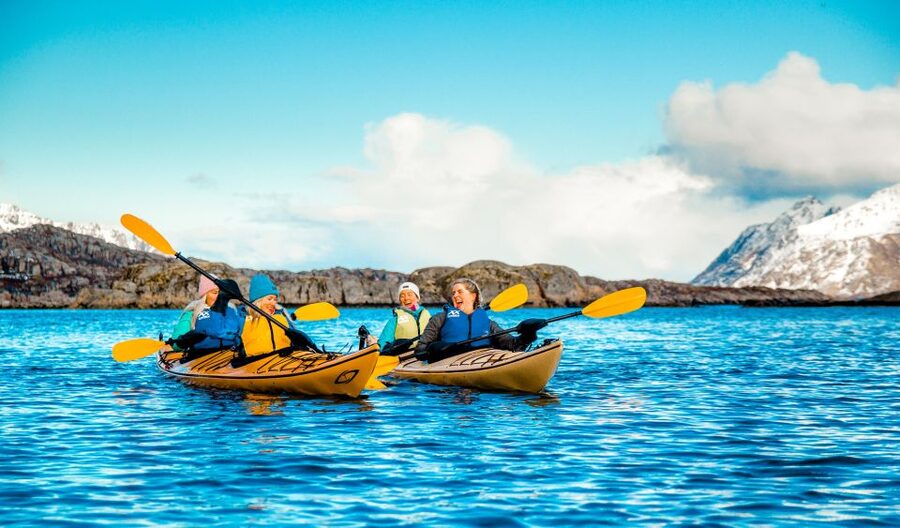 Svolvaer: 2-Hour Winter Kayaking Adventure - Meeting at Svolvær harbor and getting ready