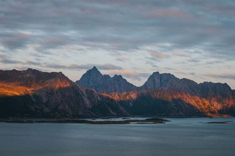 Svolvær: Lofoten Scenic Sightseeing Tour: Half day tour - Henningsvær and the famous football pitch