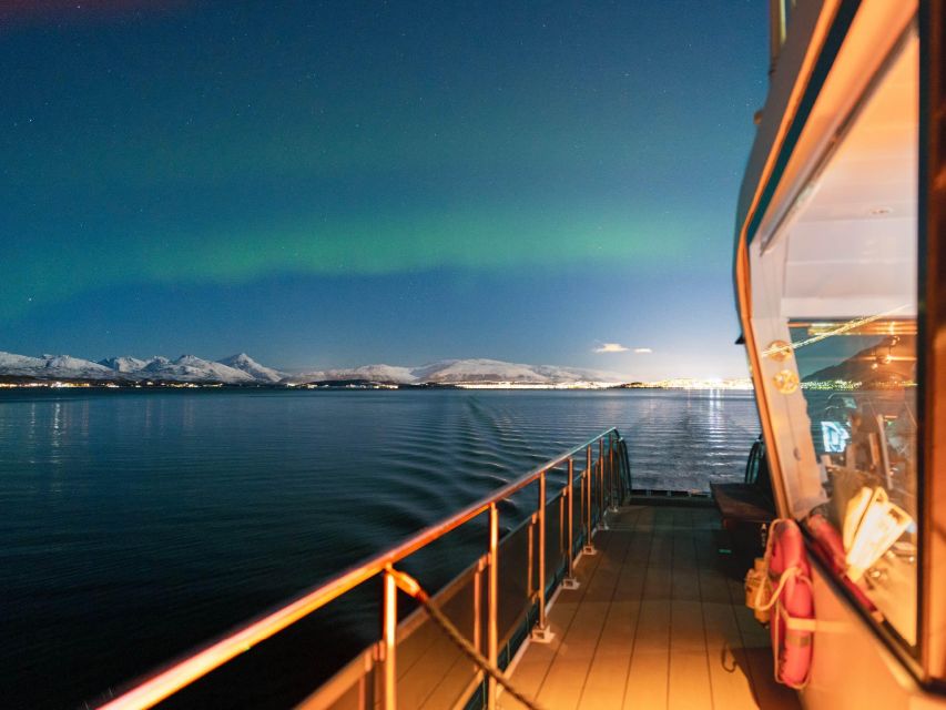 Svolvær: Northern Lights and Full Steam Cruise with Tasting - Leaving Svolvær for the Lofoten night
