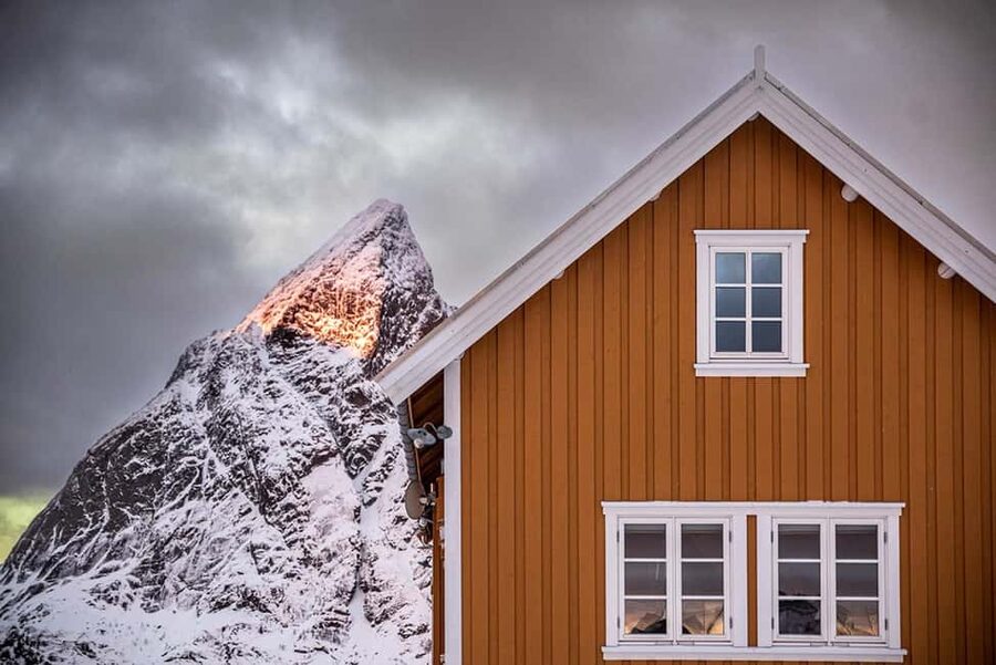 Svolvær: Reine, Hamnøy, Sakrisøy Photo Tour - Sakrisøy: the longest village stop