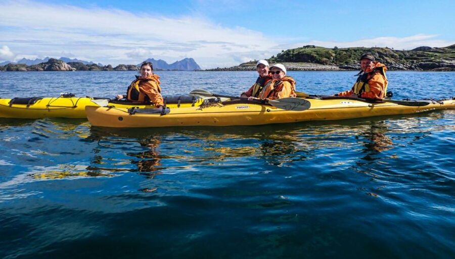 Svolvaer: Sea Kayaking Experience - The outdoor lunch break