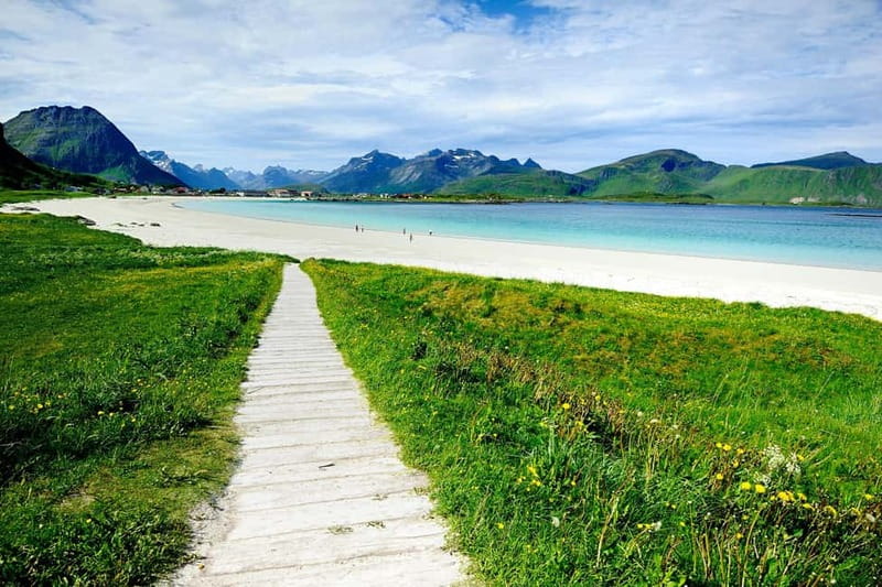 Svolvaer: South Lofoten Top Highlights Photo Tour - Hamnøy and the classic red rorbuer view