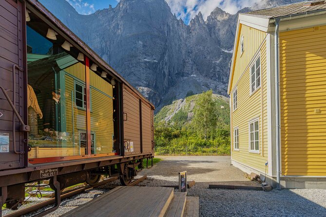 The Golden Train on Rauma Railway in Romsdalen - Group size, comfort, and the boarding experience