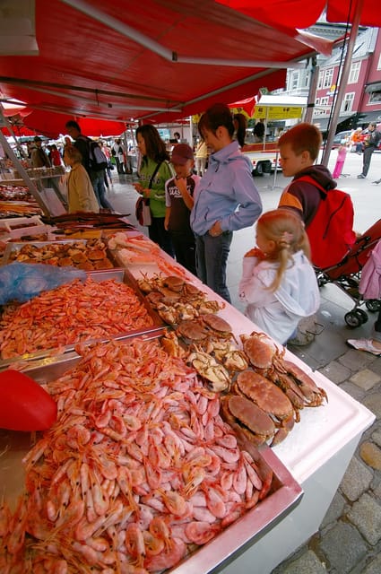 The influence of Bergen in Norways development, city tour - The fish market and the taste of local Bergen