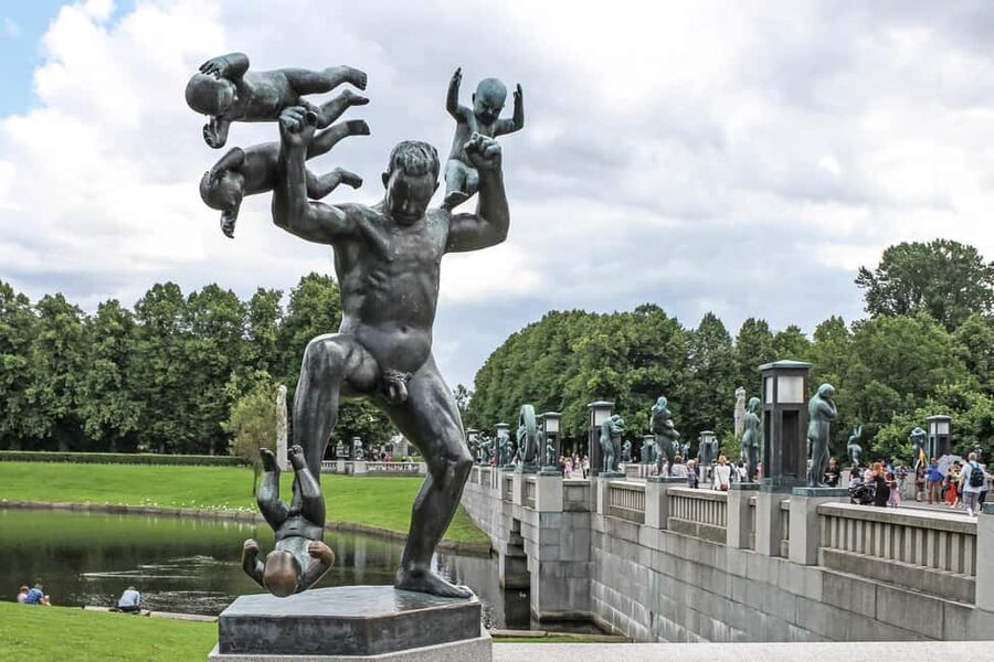 The Vigeland Park in Oslo: Insta-Perfect Walk with a Local - Why Vigeland Park works so well for photographs