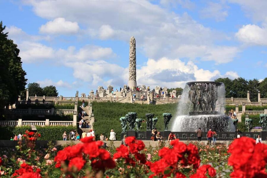 The Vigeland Park in Oslo: Insta-Perfect Walk with a Local - Small groups, private options, and the value of personal attention