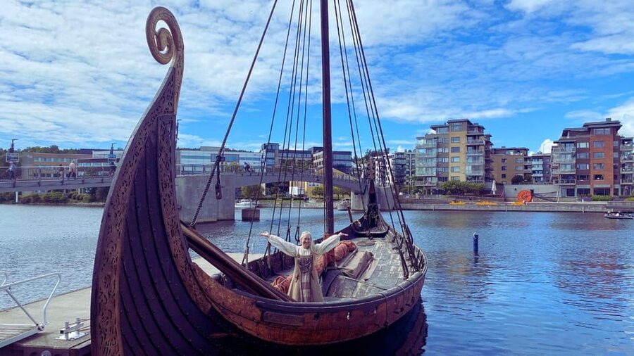 Tønsberg: Walk with a Viking - Guided Tour - Slottsfjell and the view over Tønsberg