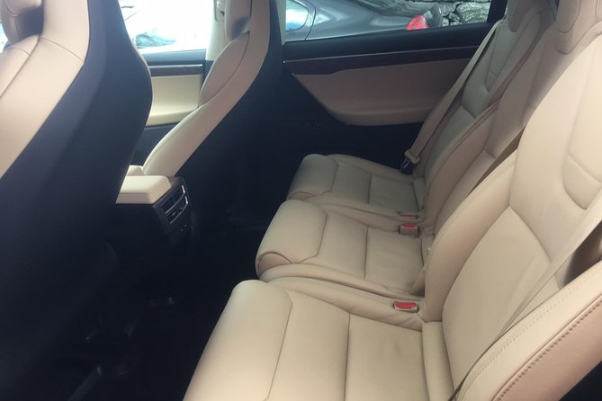 TRANSFER, LUXURY CAR 1-3 PAX: Bergen airport transfer - Timing, delays, and the 24/7 advantage