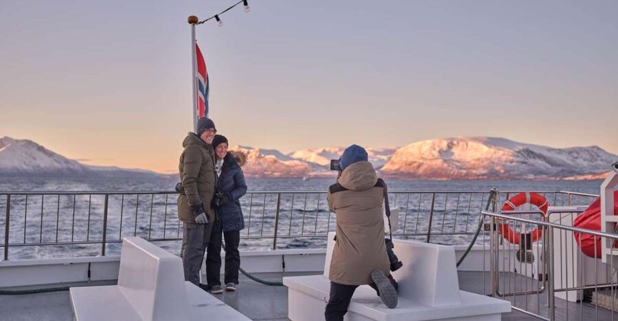 Tromsø: Arctic Fjord Cruise in Polar Landscapes - Photography Tips for Arctic Light