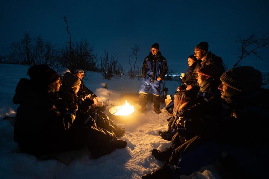 Tromsø: Aurora Borealis, Campfire, Hot Meal, Arctic Tour - Starting in Tromsø with coffee and a clear plan