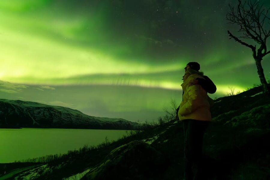 Tromsø: Aurora Quest Minibus Adventure - Thermal suits, cold air, and what to wear