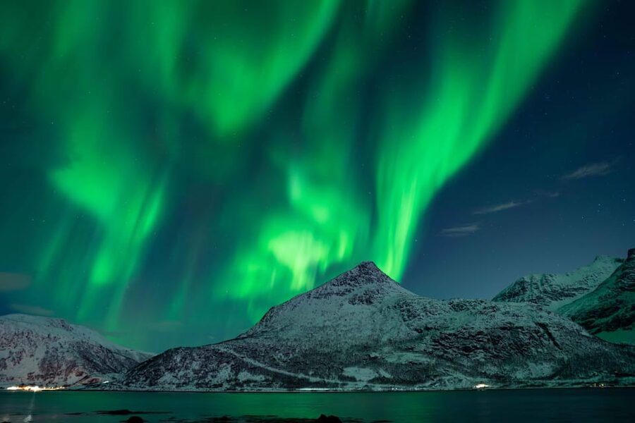 Tromsø: Aurora Tour with Photos, Campfire and Arctic Food - Chasing the Aurora beyond Tromsø