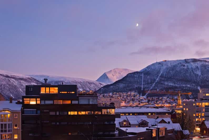 Tromso: Express Walk with a Local in 60 minutes - Northern lights context without a false promise