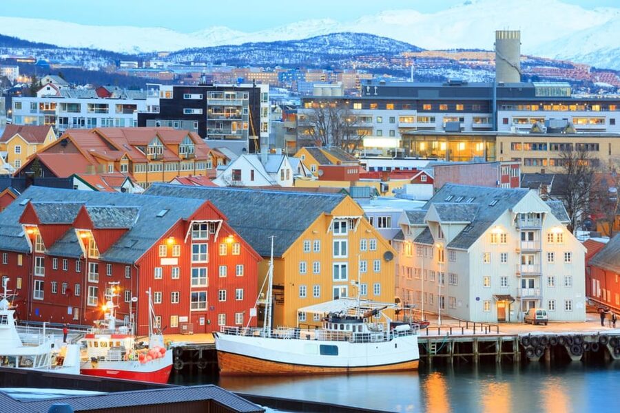 Tromso: Express Walk with a Local in 60 minutes - Weather, clothing, and walking comfort