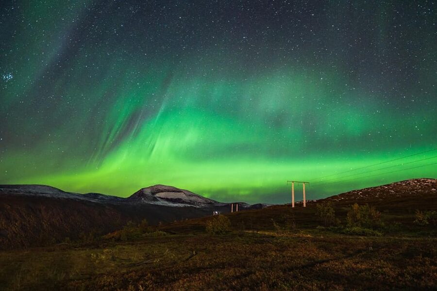Tromso: Express Walk with a Local in 60 minutes - From Domkirka to Arctic Cathedral