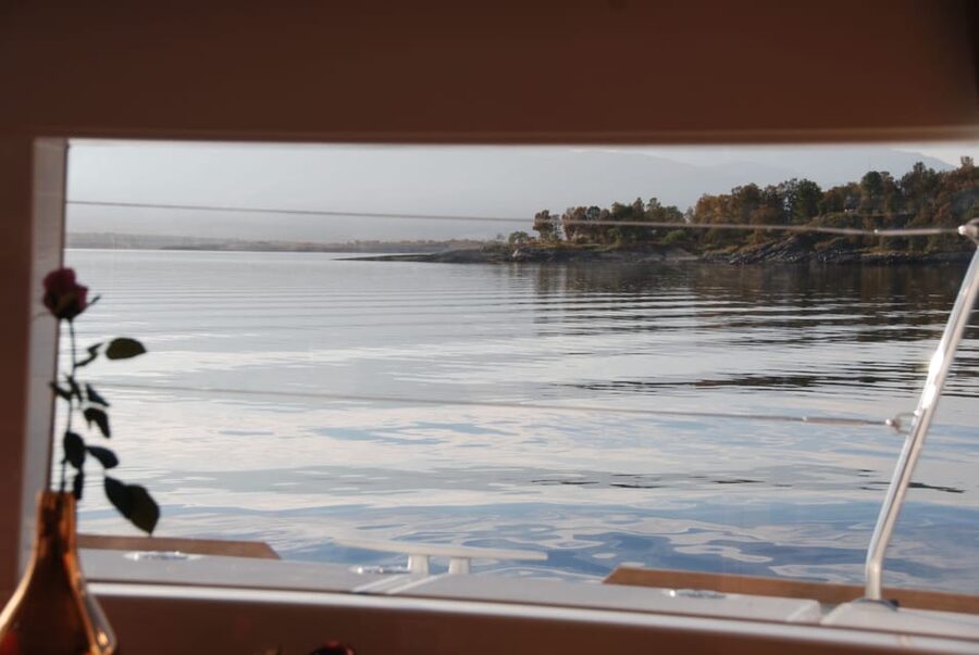 Tromsø: Fjord and Islands Luxury Catamaran Cruise - Boarding beside Scandic Ishavshotel