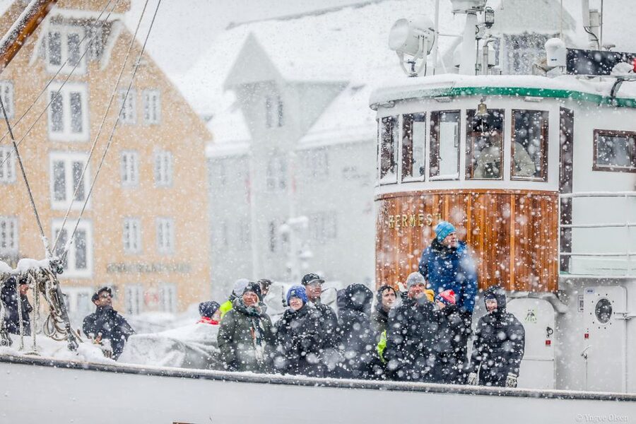 Tromsø: Fjord History Cruise with Snack and Drinks - Warm fish cake, hot drinks, and Hermes II beer