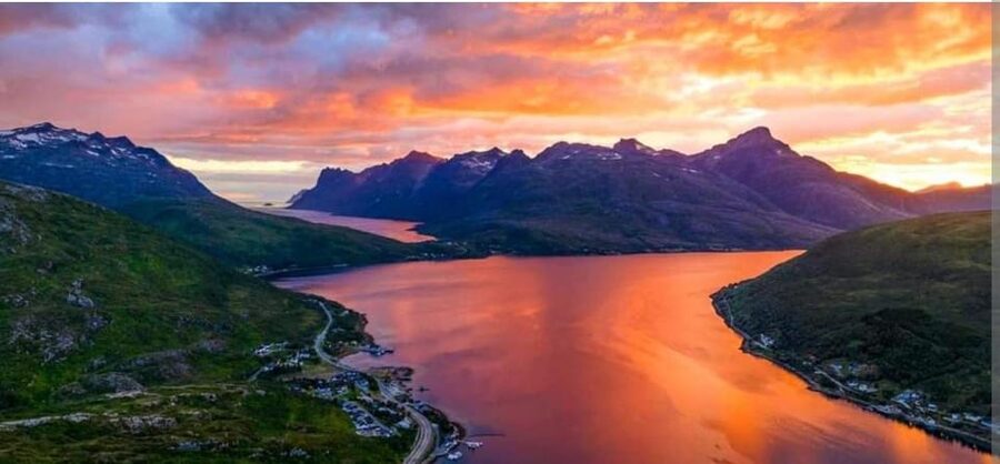 Tromsø: Fjords and Sommarøy Islands Tour with Salmon Picnic - How the timing and group size affect the day