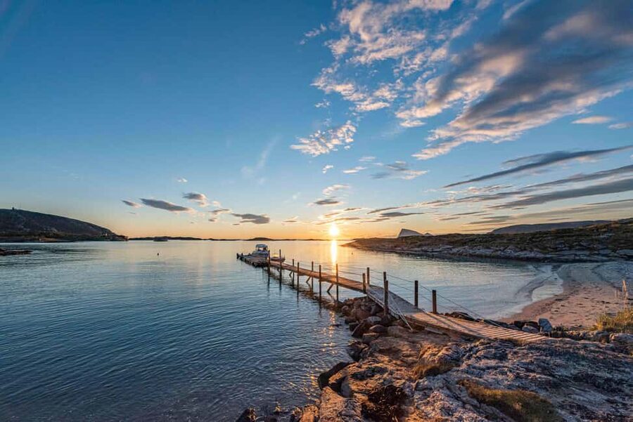 Tromsø: Kvaløya & Sommarøy Guided Tour - Walking in Arctic weather