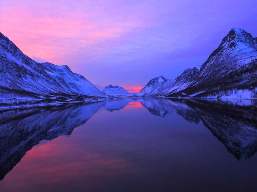Tromsø: Midnight Sightseeing Cruise All-inclusive - Hella on Kvaløya: the main pause for views and fishing