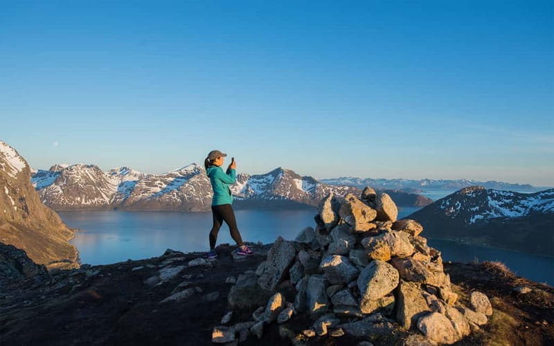 Tromsø: Midnight Sun Hike in the wilderness - The viewpoint and wide-open Arctic scenery