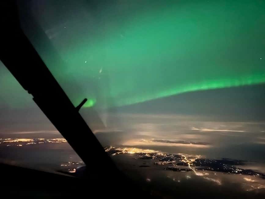 Tromsø:Northern light tour with mini bus i Tromsø - Starting from the Scandic or Radisson hotels