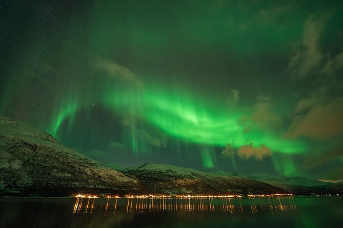 Tromsø: Northern Lights by Minibus - Free Photos and Warm Dinner - Thermal suits, head lamps, and the cold
