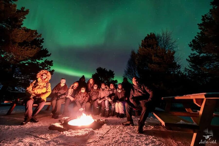 Tromsø: Northern Lights Chase by a comfortable bus - Finding a darker place for the aurora
