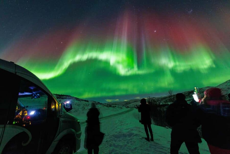Tromsø: Northern Lights Chase with Free Photos - Free professional photos are a real advantage