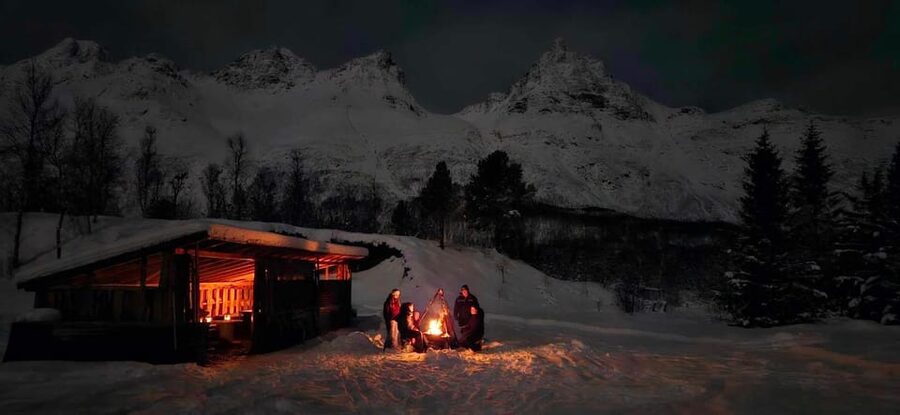 Tromsø: Northern Lights Hunt. Local Guide and Basecamp. - Four hours of stops, waiting, and sky watching