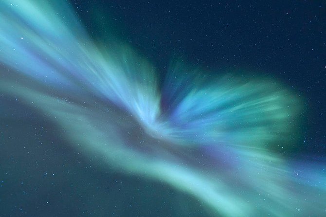 Tromso Northern Lights Minibus Chase Small Group Tour with Photos - Aurora portraits without carrying a tripod