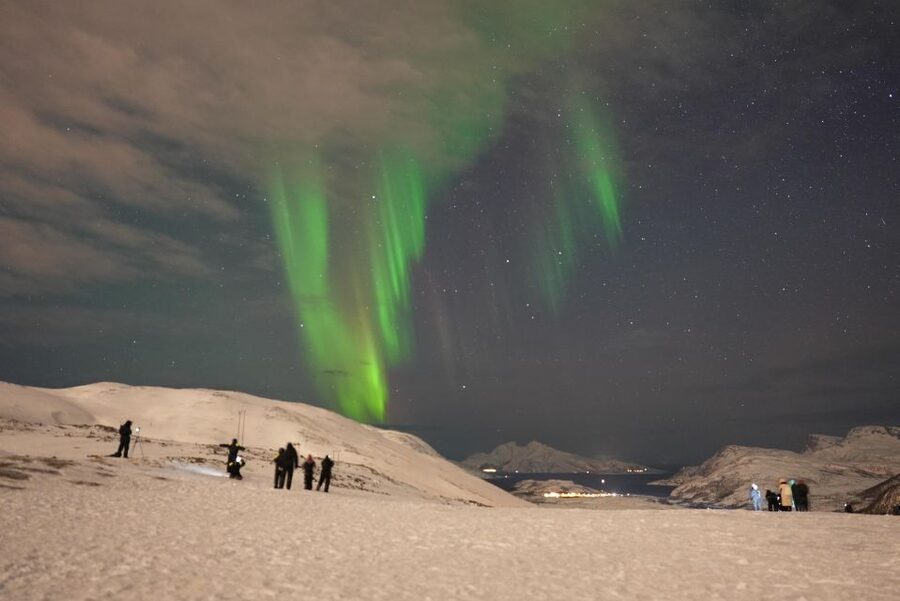 Tromsø: Northern Lights Minibus Small Private Tour Group - The first photo stop and the waiting game
