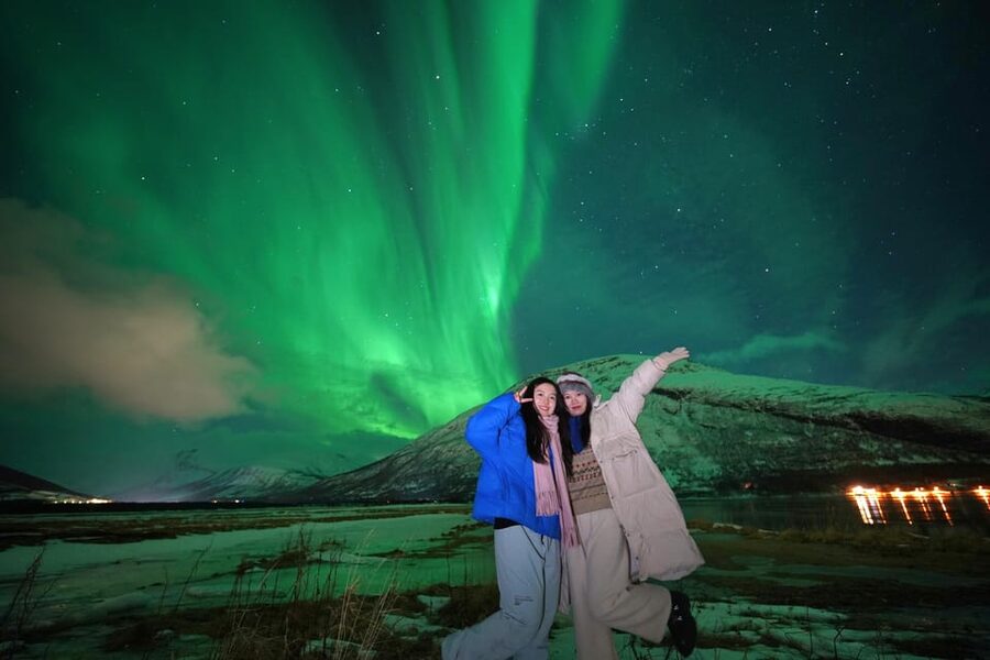Tromso: Northern Lights Minibus Tour with Campfire - Weather chasing and the value of a flexible route
