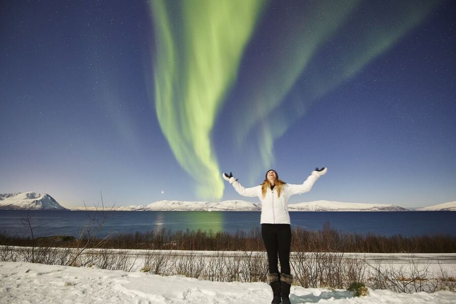 Tromso: Northern Lights Photo Excursion - Waiting for the green sky