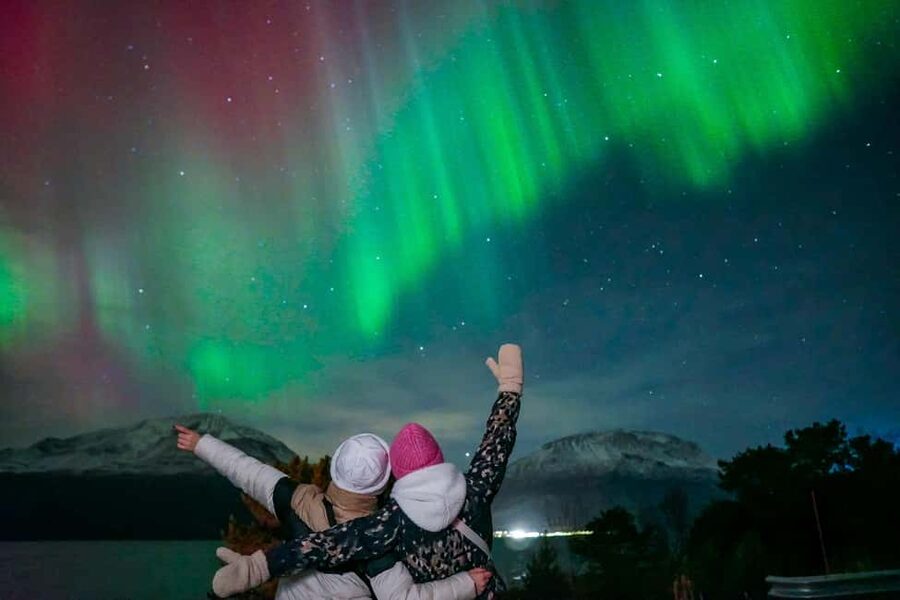 Tromsø: Northern Lights Tour with Guaranteed Sightings - Practical advice for a comfortable night