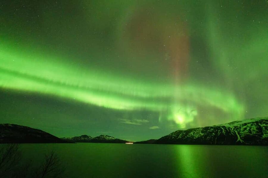 Tromsø: Northern Lights tour with local experts - A six-hour aurora chase, not a fixed sightseeing route