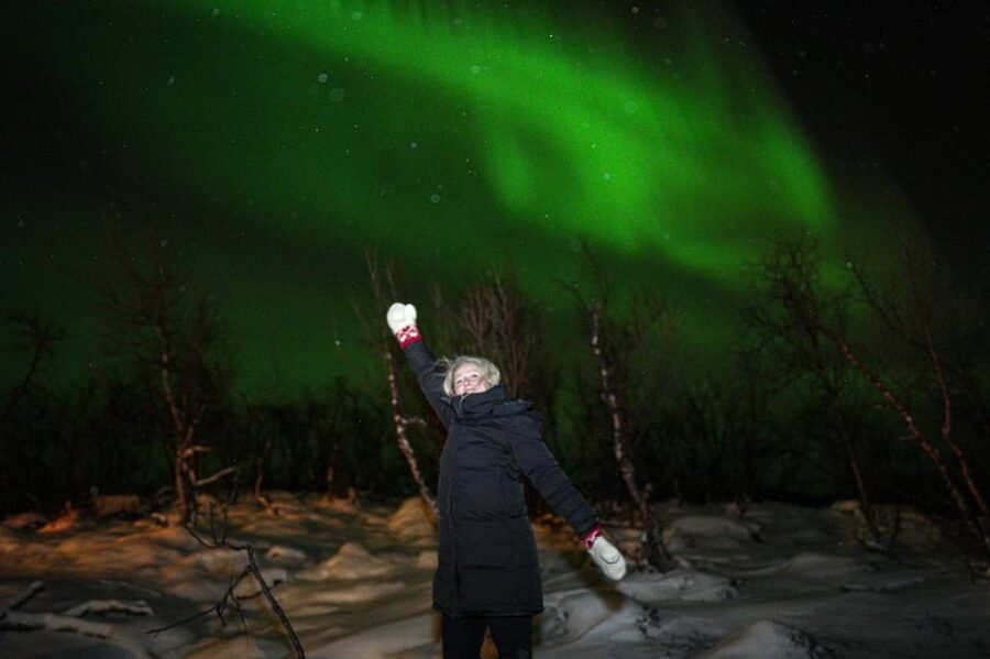 Tromsø: Northern Lights Tour with Local Guide and Photos - Waiting under the stars with local stories