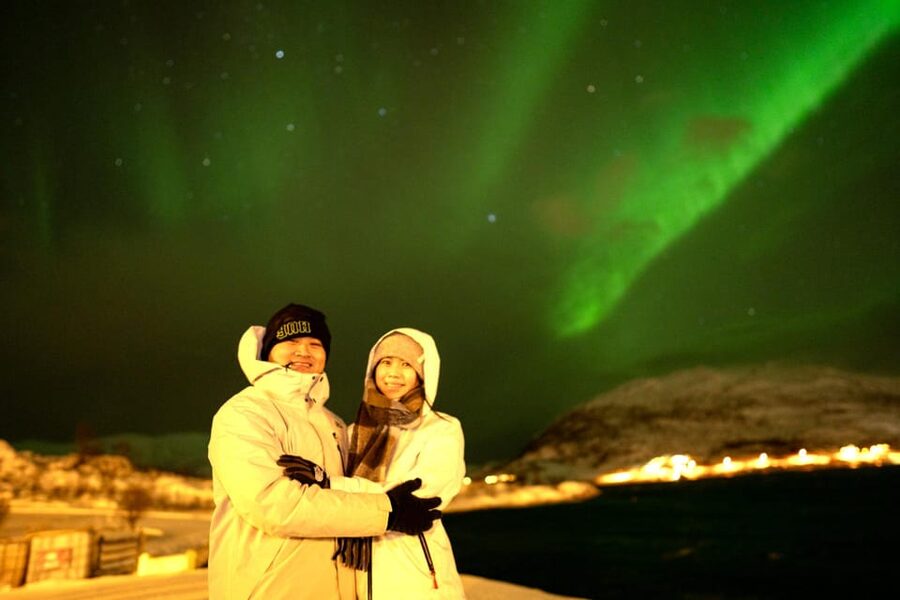 Tromsø: Northern Lights Tour with Local Guide and Photos - Brown cheese, hot drinks, and homemade cake