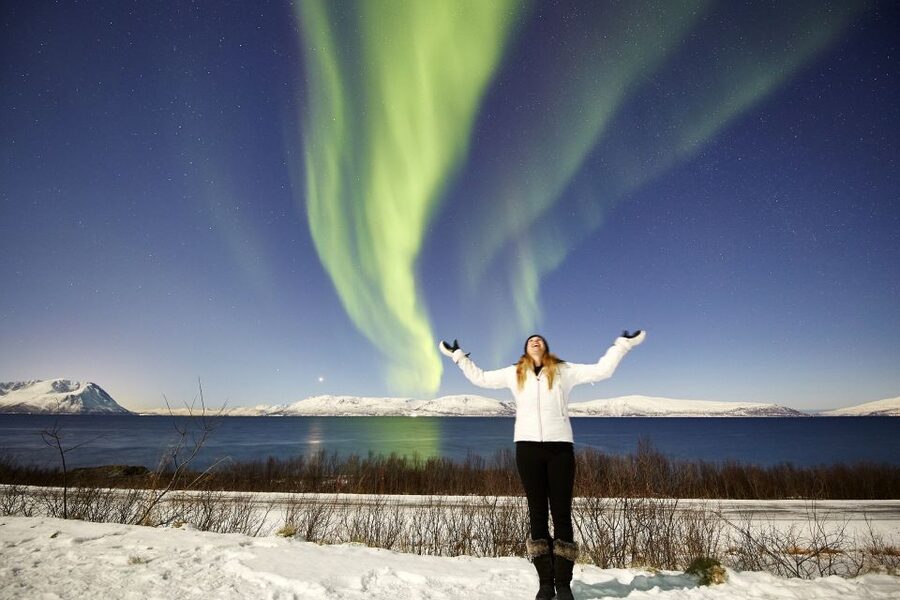 Tromsø: Private 6-Hour Aurora Chase by Minivan - The 19:00 briefing and warm clothing