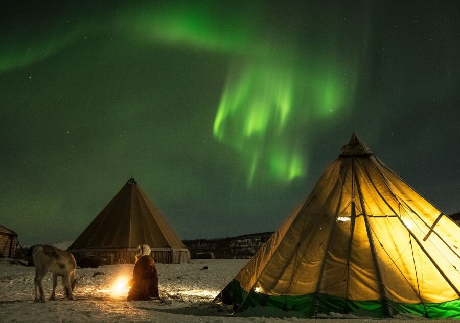Tromsø: Reindeer Camp Dinner with Chance of Northern Lights - Warming up in the candle-lit lavvu