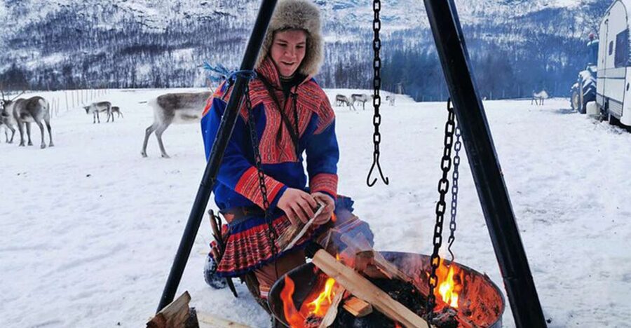 Tromsø: Reindeer Experience at a Sami Camp - Lasso throwing, with a practical caveat