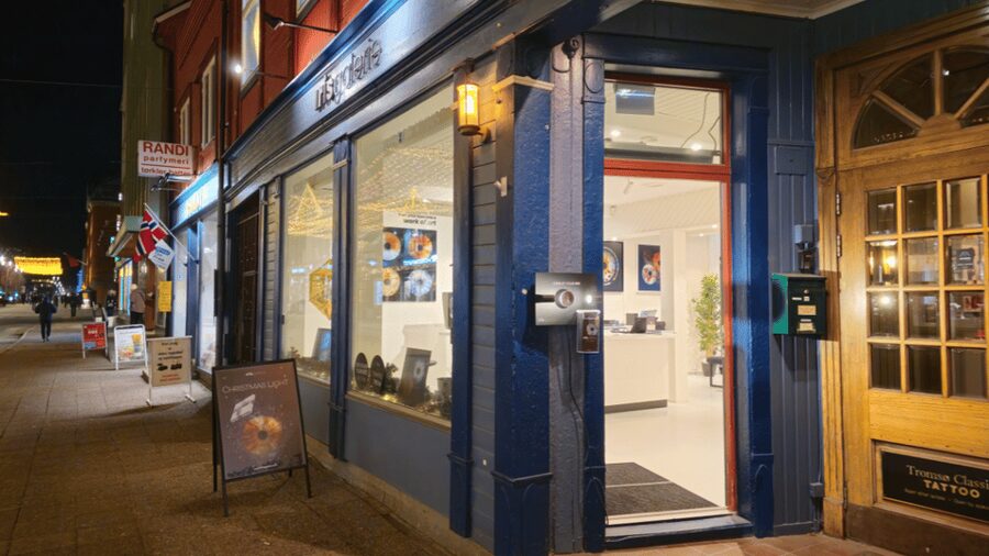 Tromsø: Reveal Your Eye Experience at the Iris Galerie - Should you book Iris Galerie Tromsø?