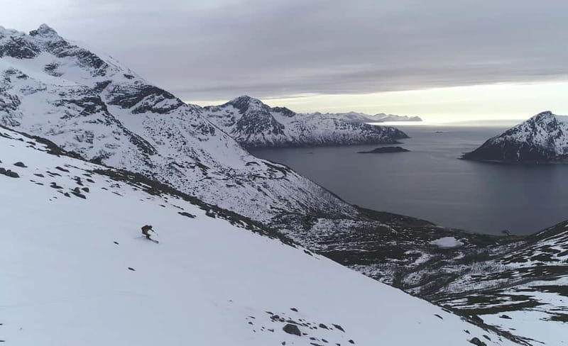 Tromsø: Ski touring (ski de randonnee) - Tromsø ski touring: a mountain day with a coastal finish