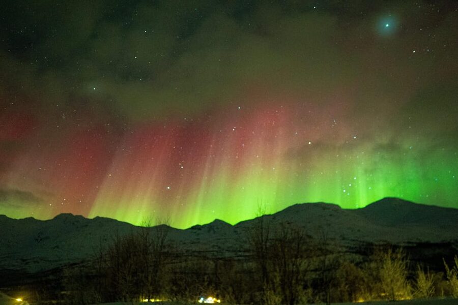 Tromsø: Small-Group Adventurous Northern Lights Hunt - Learning to photograph the Northern Lights