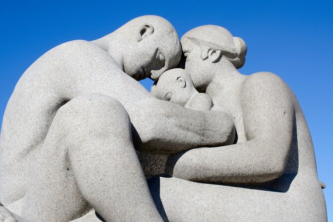 Vigeland Alien Threat in Oslo Exploration Game and Tour - The Vigeland Fountain and a natural pause