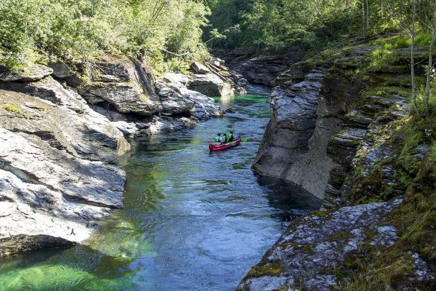 Voss: Raundal River Guided Canoe Tour - Dry-land and on-water instruction