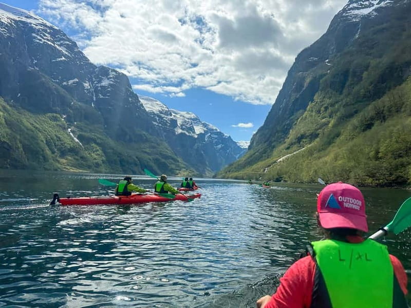 Vossevangen: Nærøyfjord Full-Day Guided Kayaking Trip - Getting ready with a small group