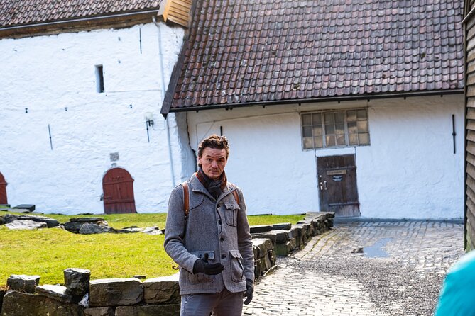 Walking Tour in Bergen of the Past and Present - Climbing toward Fjellsiden and everyday Norwegian life