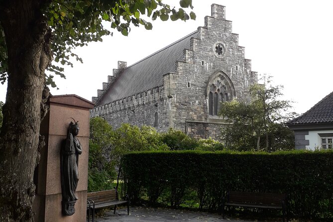 Walking tour: Medieval Spirit of Bergen + sweet Arctic gifts - What the guides add to the walk